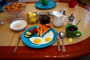 Family Double Room | Iron/ironing board, free WiFi