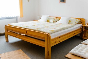 3 bedrooms, in-room safe, iron/ironing board, travel crib