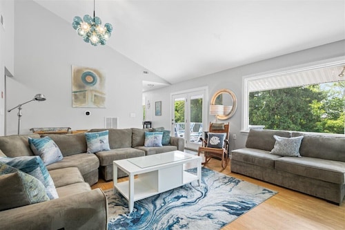 Unique Retreat w/ Private Patio, 4 King Beds & BBQ
