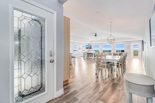 Beachfront & FABULOUS! Refreshing Private Pool!