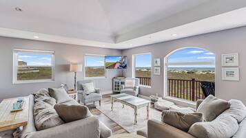 Een televisie, tafelvoetbal en een tafeltennistafel