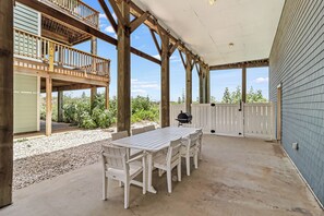 Outdoor dining - Come relax and enjoy the ocean views from this spectacular home! This home is th (Port Aransas)