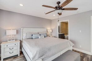 4 bedrooms, iron/ironing board, free WiFi, bed sheets - Come relax and enjoy the ocean views from this spectacular home! This home is th (Port Aransas)