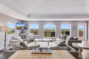 TV, table football, ping pong - Beachfront & FABULOUS! Refreshing Private Pool! (Port Aransas)