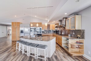 Fridge, microwave, oven, stovetop - Beachfront & FABULOUS! Refreshing Private Pool! (Port Aransas)