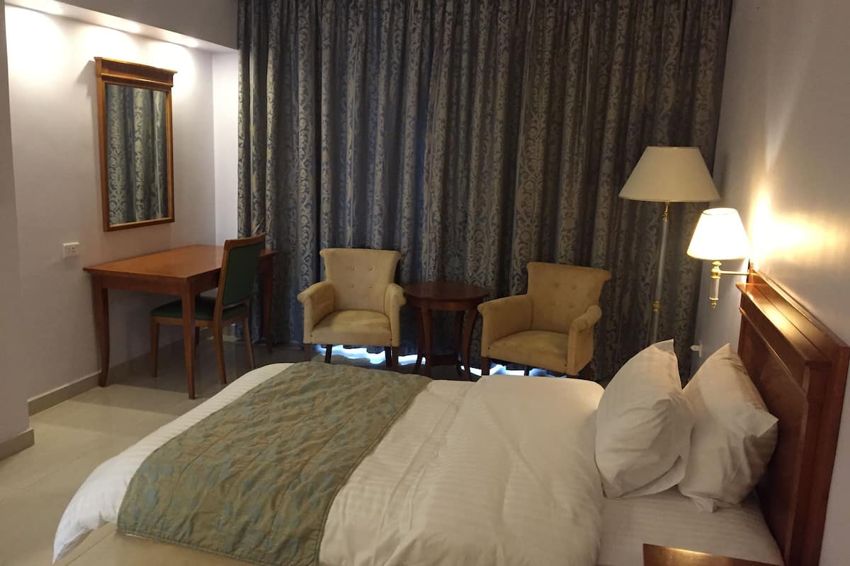 premium bedding, in-room safe, desk, blackout curtains