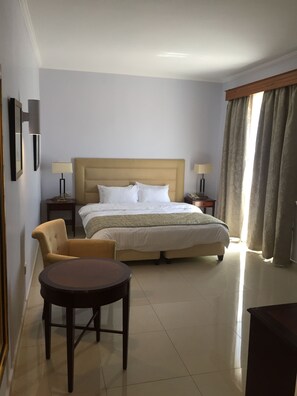 Premium bedding, in-room safe, desk, blackout curtains - Guest House Amman (Amman)