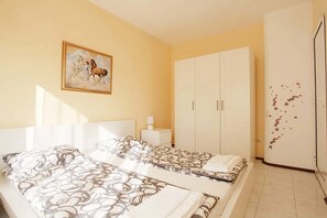 Family Apartment, 2 Bedrooms | 2 bedrooms, individually decorated, individually furnished, desk - Raya Maisonette (Sofia)