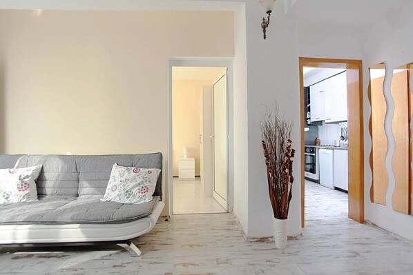 家庭公寓, 2 间卧室 | 起居区 | 42-英寸纯平电视(配备有线频道)、电视、DVD 播放器