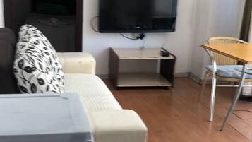 经济公寓 | 办公桌、隔音、免费 WiFi、床单