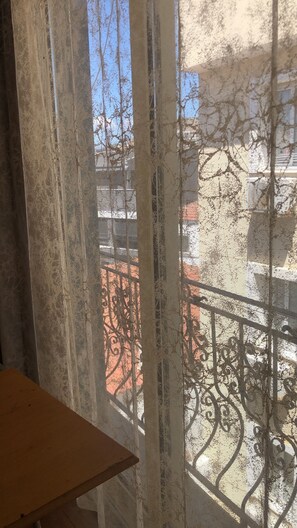 經濟公寓 | 書桌、隔音、免費無線上網、床單