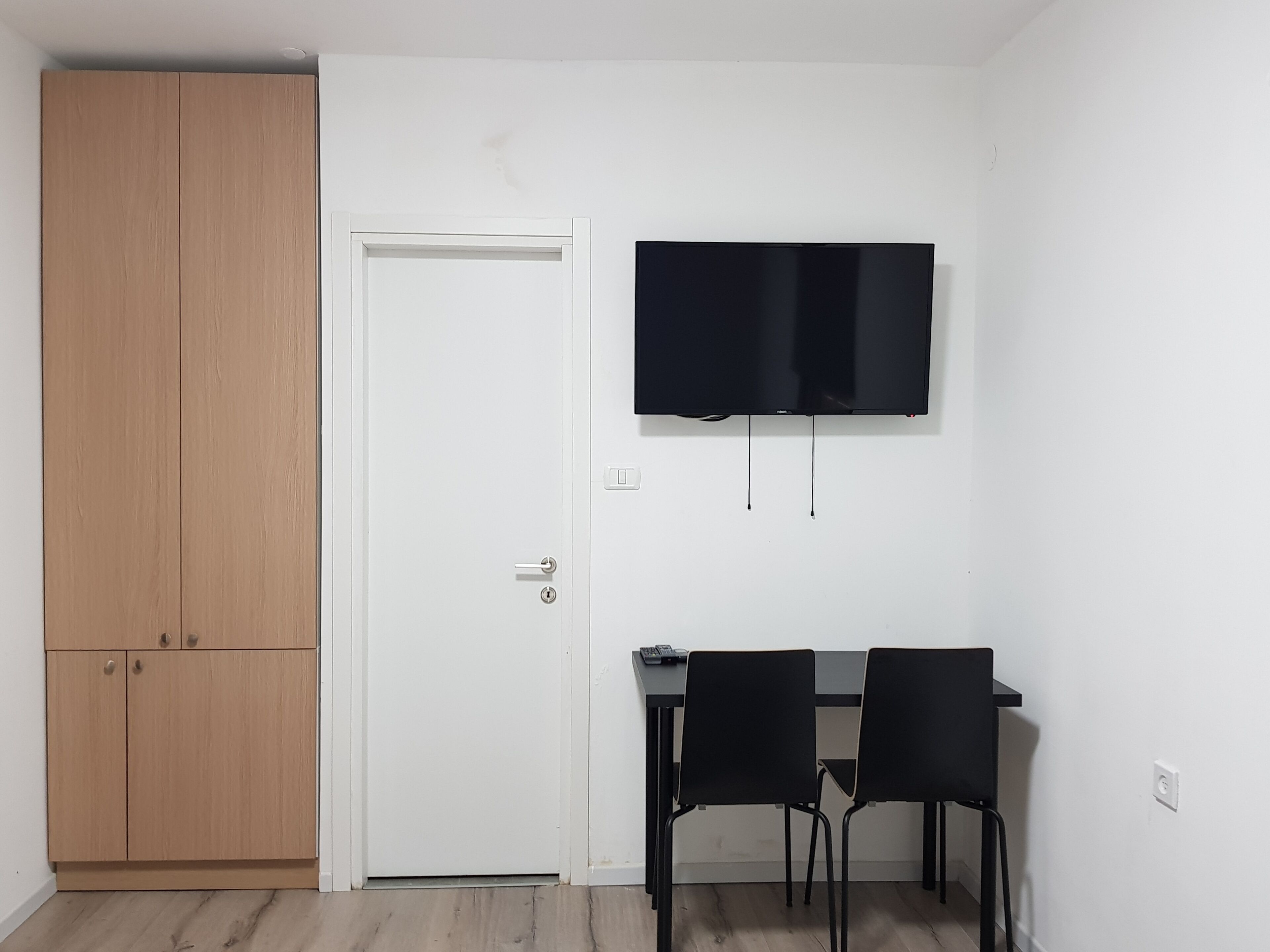 minibar, desk, free wifi, bed sheets