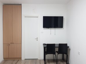 Minibar, desk, free WiFi, bed sheets