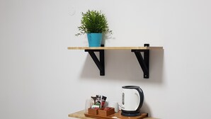 Dobbeltrom – basic | Minibar, skrivebord, wi-fi (inkludert) og sengetøy