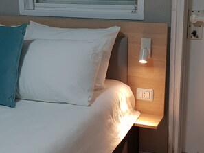 Minibar, escritorio, wifi gratis y ropa de cama 