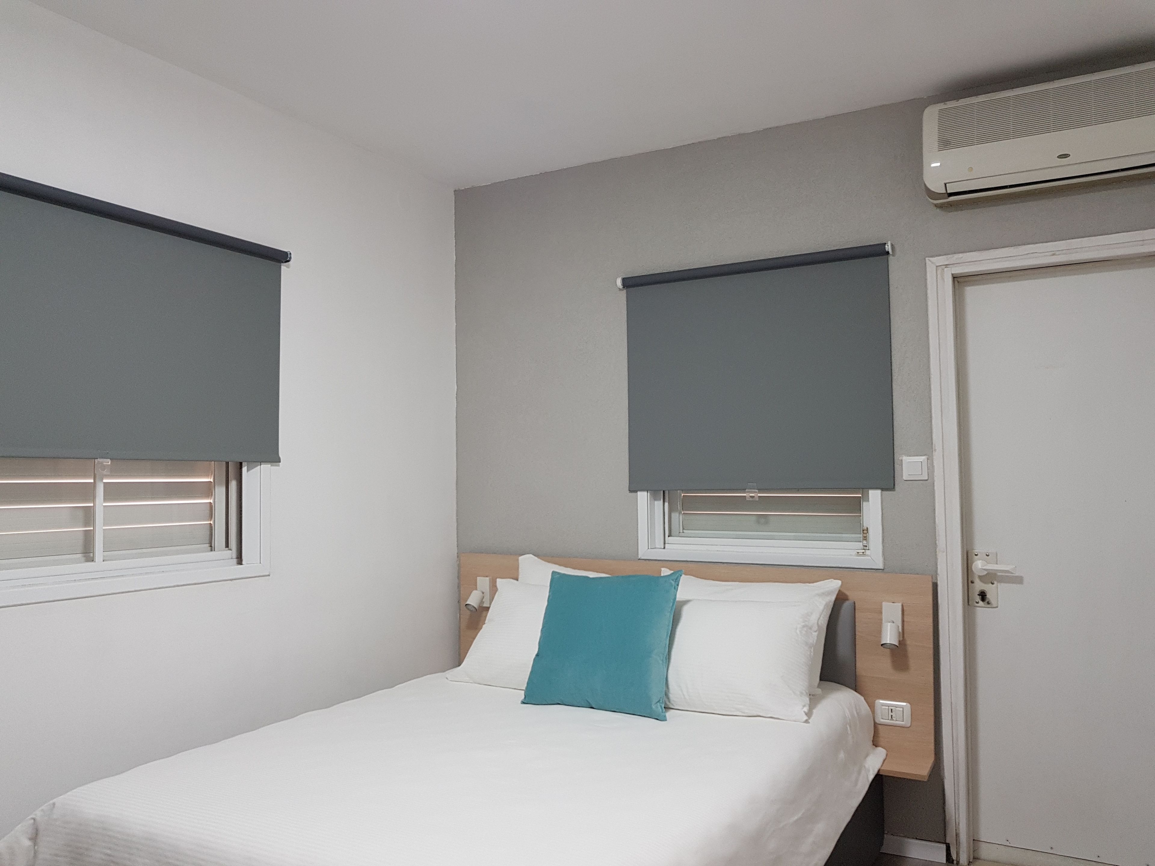 basic double room | minibar, desk, free wifi, bed sheets