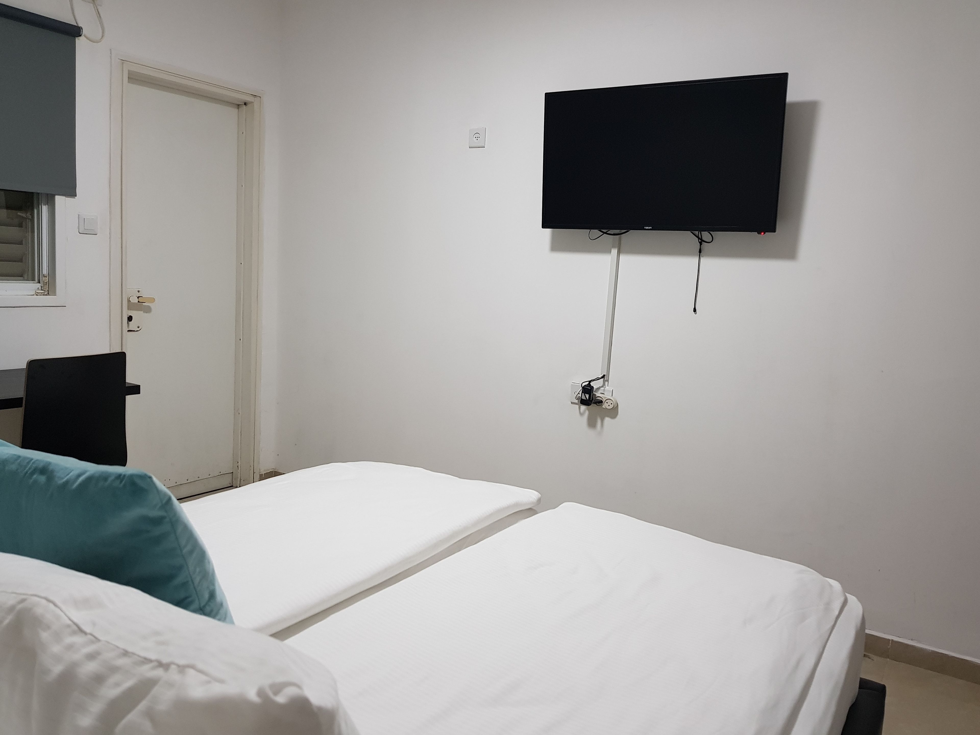 twin room | minibar, desk, free wifi, bed sheets