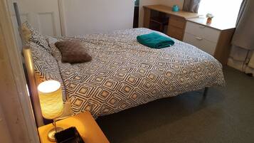 House, 3 Bedrooms | 1 bedroom, premium bedding, desk, iron/ironing board