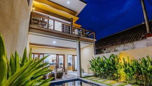A two-story building with a swimming pool, outdoor seating, and lush greenery. - Secret Outlook Lembongan (Lembongan Island)