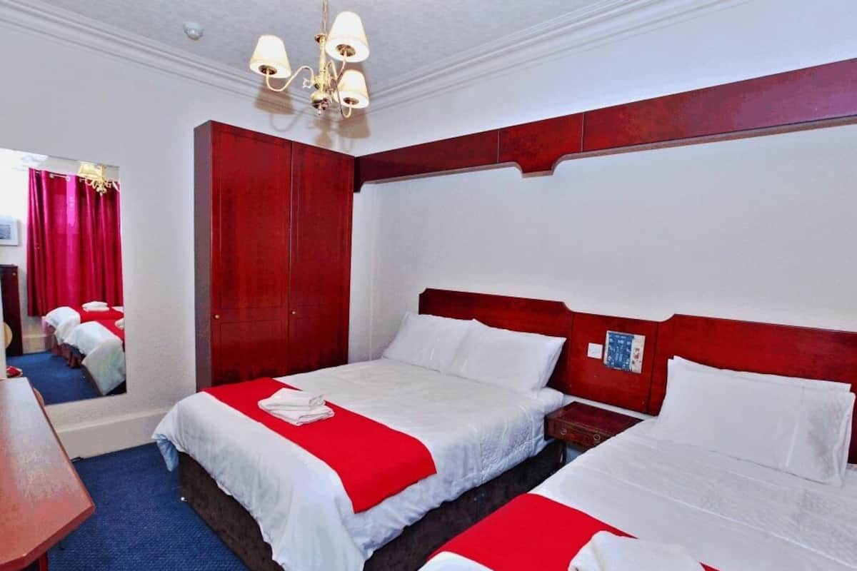 Standard Suite, Ensuite | Hypo-allergenic bedding, free WiFi, bed sheets