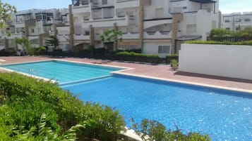 Kolam renang outdoor