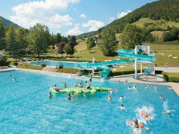 Inomhuspool och 2 utomhuspooler