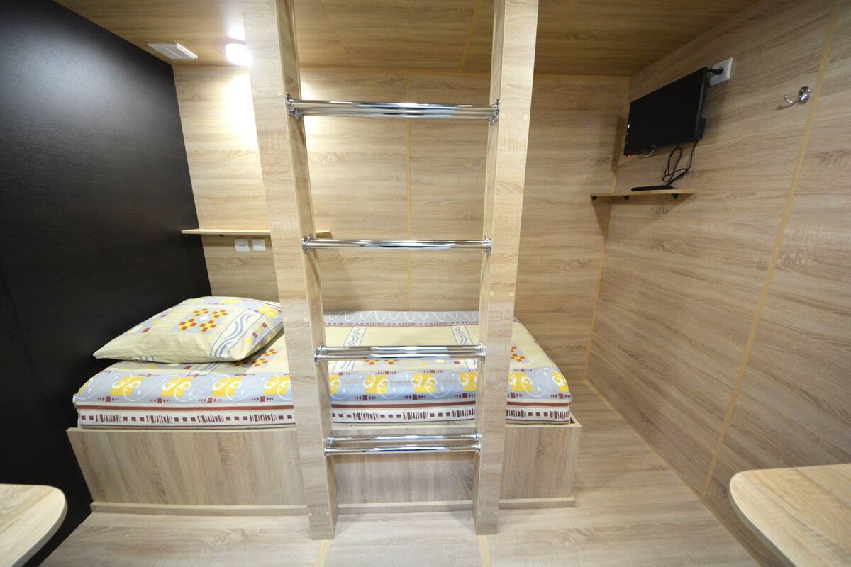 Economy Triple Room | Seterika/papan seterika, Wi-fi percuma, cadar katil