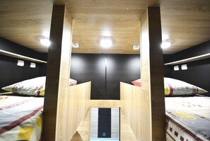 Economy Triple Room | Seterika/papan seterika, Wi-fi percuma, cadar katil 