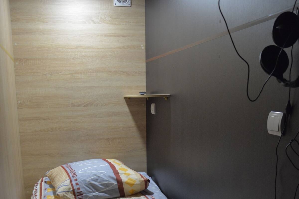 Deluxe Single Room | Seterika/papan seterika, Wi-fi percuma, cadar katil