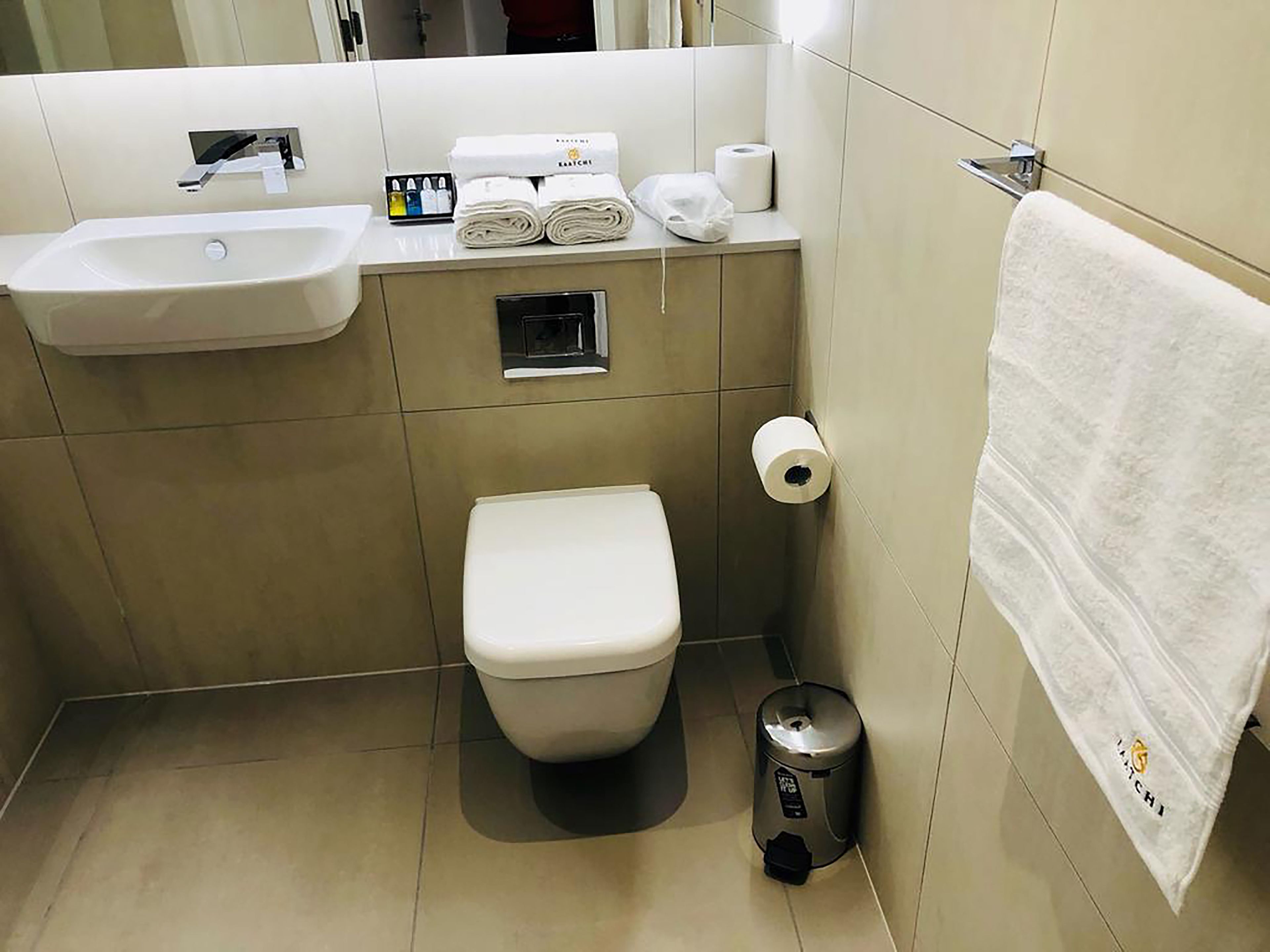 Luxury Apartment, 1 Bedroom | Bathroom | Combined shower/bathtub, free toiletries