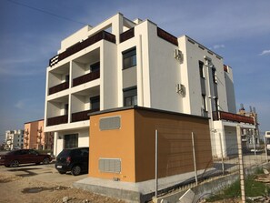 Exterior - Breeze & Bliss by the Beach Mirage, Self Check-in (Mamaia-Sat)