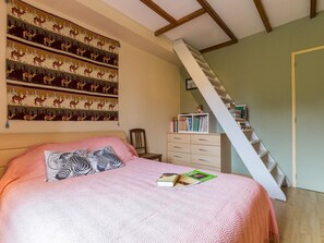3 bedrooms, free WiFi, bed sheets
