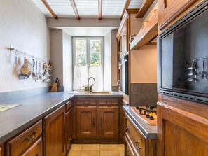 Fridge, microwave, dishwasher, coffee/tea maker