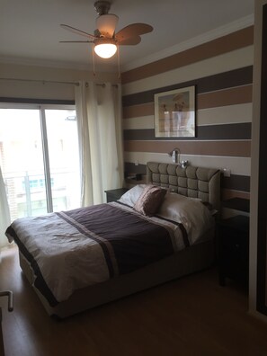3 bedrooms, in-room safe, iron/ironing board, travel cot