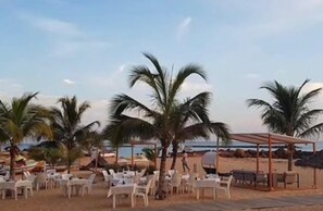 Outdoor dining - Villa 206 (Mbour)