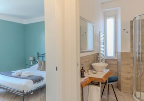 Premium Apartment, 1 Bedroom, Lake View (2) | Bathroom | Shower, rainfall showerhead, hair dryer, bidet - Diamond Apartments (Bellagio)