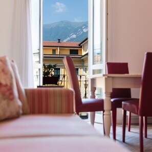 Superior Apartment, 2 Bedrooms | Individually decorated, individually furnished, iron/ironing board