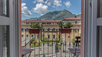 Premium Apartment, 1 Bedroom, Lake View (2) | Terrace/patio