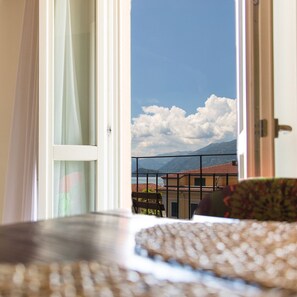 Panoramic Apartment, 1 Bedroom, Lake View (1) | Individually decorated, individually furnished, iron/ironing board - Diamond Apartments (Bellagio)