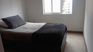 Departamento básico | Tabla de planchar con plancha y wifi gratis 
