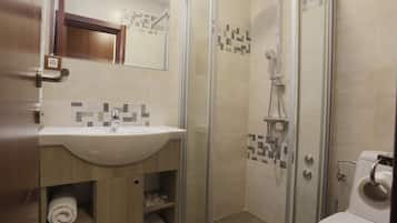 Basic Single Room | Bilik Mandi | Pancuran mandi, kelengkapan dandanan diri percuma, tuala disediakan