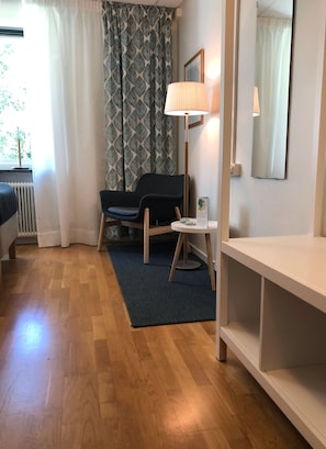 Senior Double Room, 2 Single Beds | Room amenity