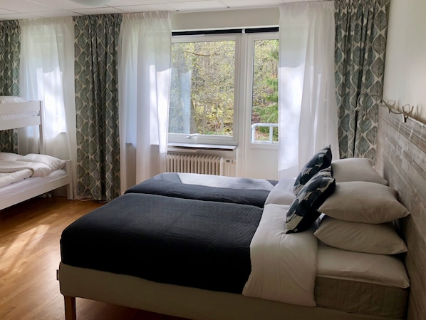 Family Room, Multiple Beds (XL) | Balcony