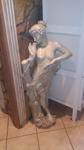 Lobby - Youth Meeting Home (Florence)