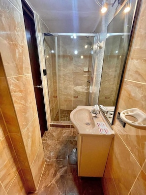Triple Room, 3 Twin Beds | Bathroom | Shower, rainfall showerhead, hair dryer, towels