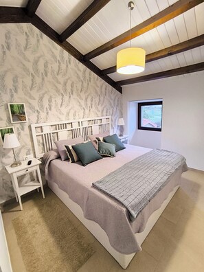 3 chambres, chambres insonorisées, fer et planche à repasser