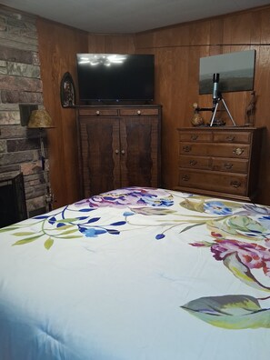 3 bedrooms, desk, iron/ironing board, WiFi