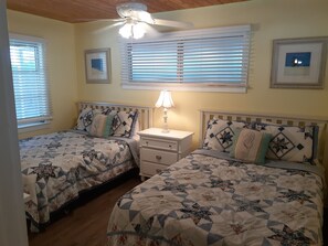 2 chambres, fer et planche à repasser, Wi-Fi gratuit, draps fournis