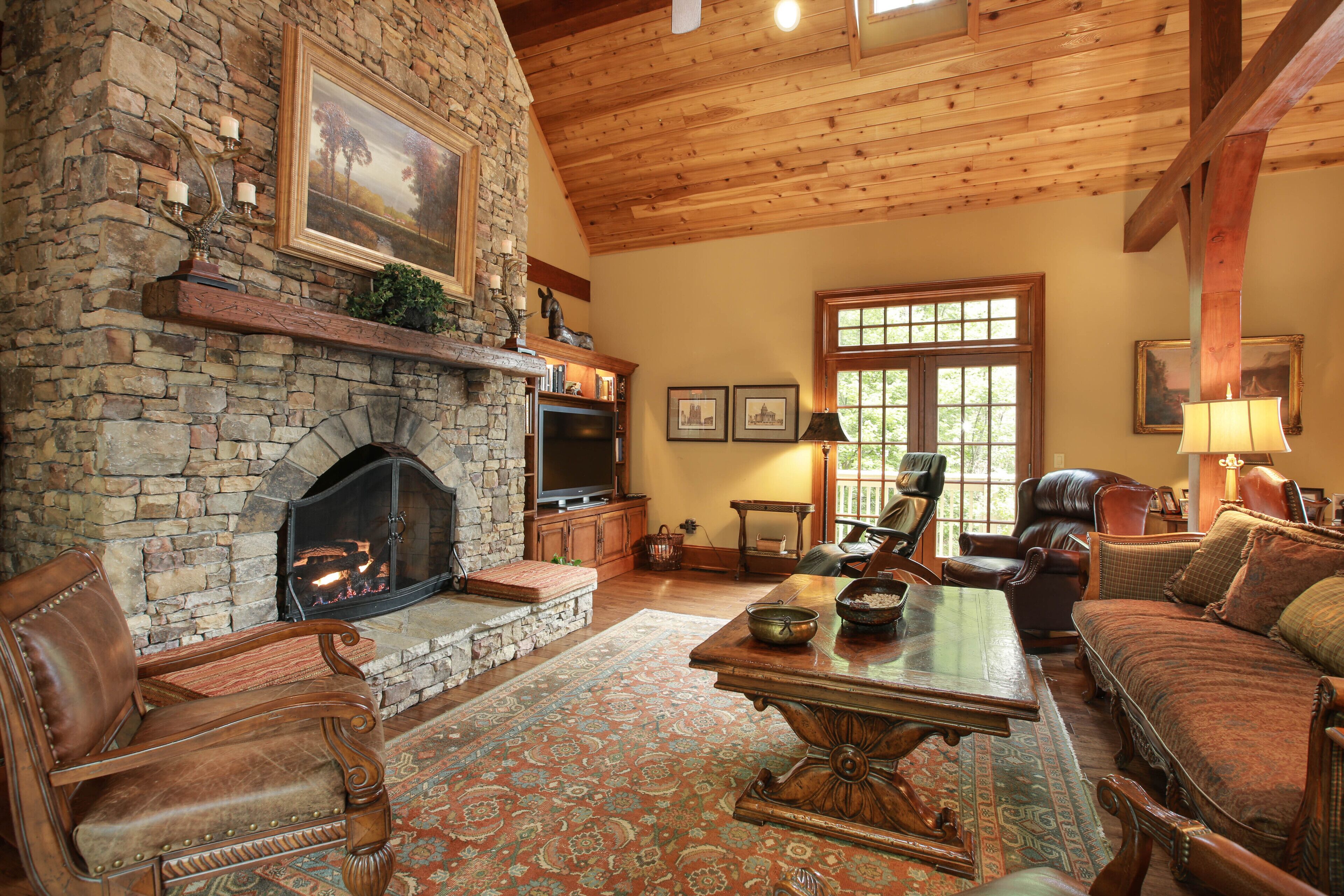 Large,Luxury,Lake front,7BR/7BA+2 HalfBA,Family Friendly, close to all amenities