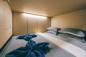 Iron/ironing board, free WiFi, bed sheets - Wanderloft Capsule Hostel (Singapore)